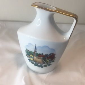 Mini pitcher